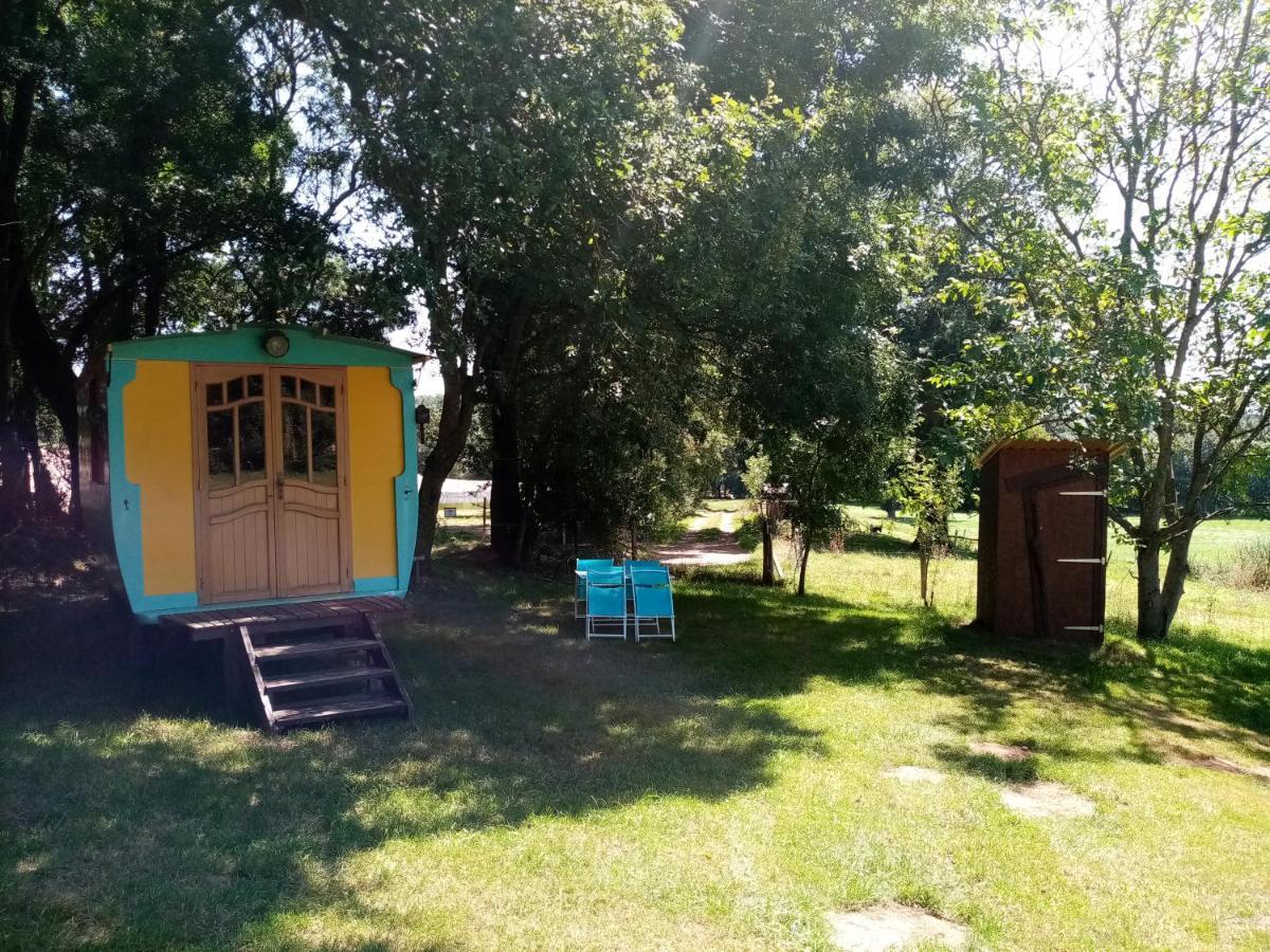 Отель Camping La Bergerie La Chapelle-Achard Экстерьер фото