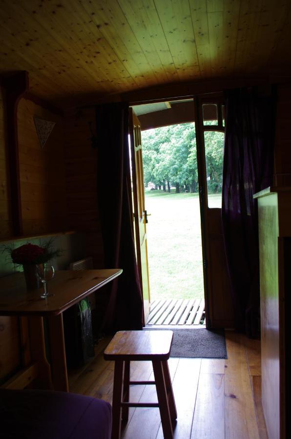 Отель Camping La Bergerie La Chapelle-Achard Экстерьер фото