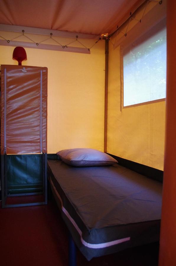 Отель Camping La Bergerie La Chapelle-Achard Экстерьер фото
