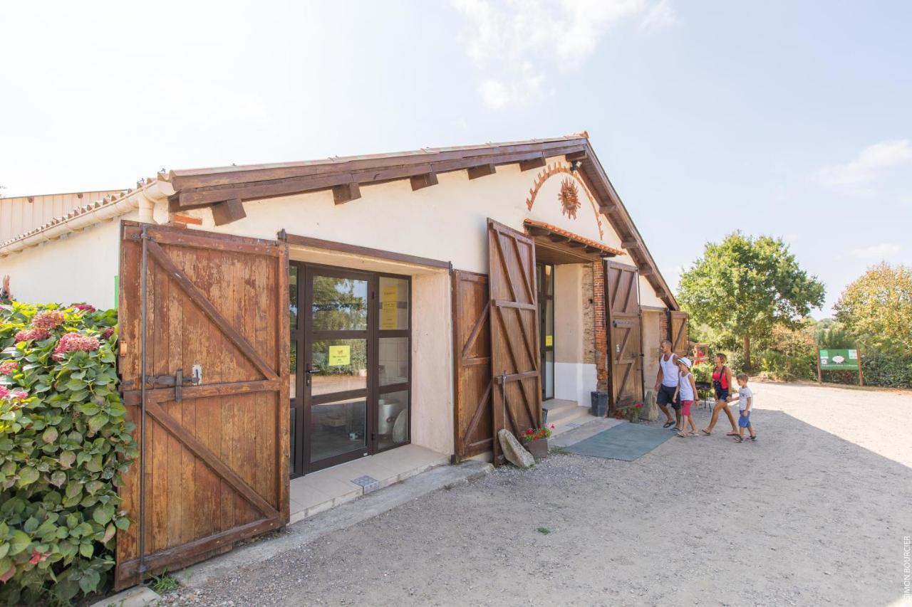Отель Camping La Bergerie La Chapelle-Achard Экстерьер фото