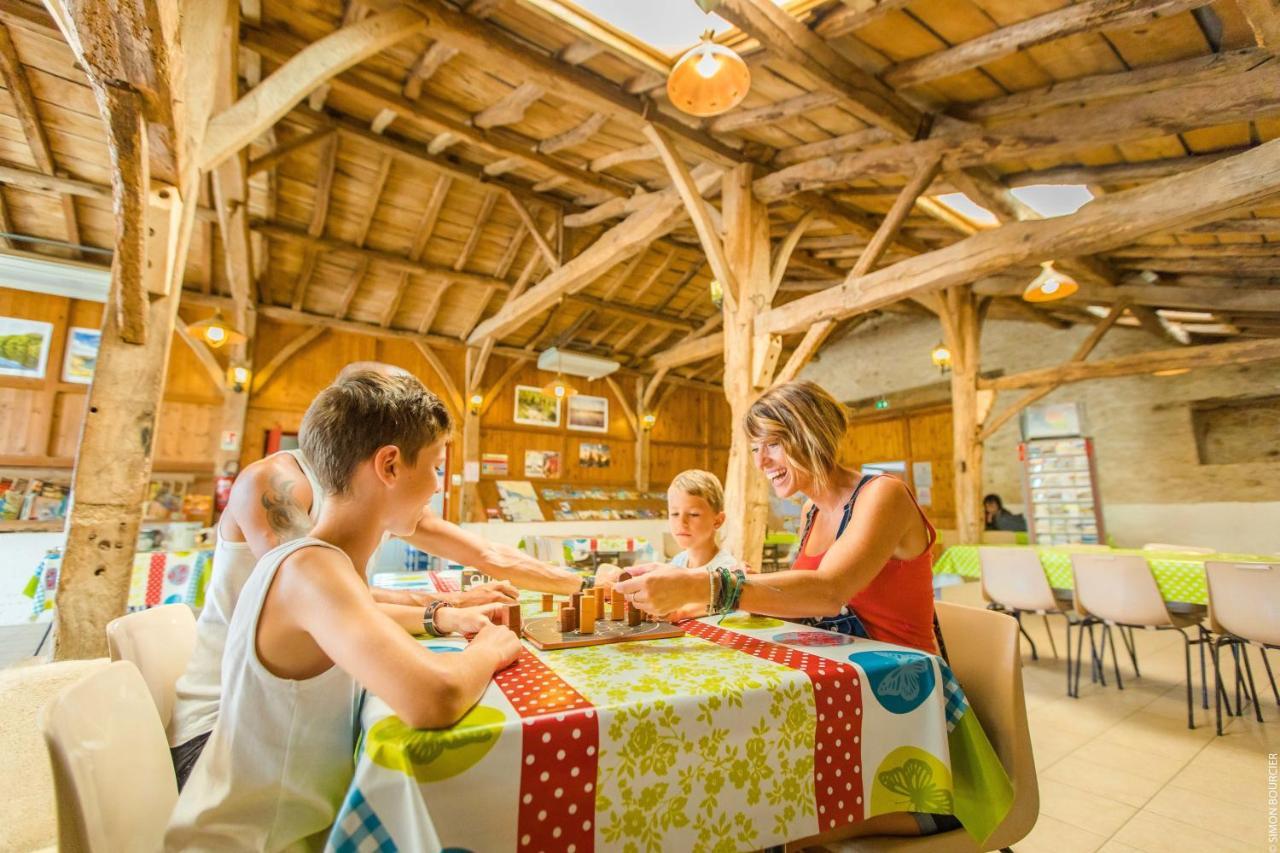 Отель Camping La Bergerie La Chapelle-Achard Экстерьер фото